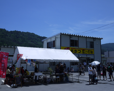 雄勝「店こ屋」(うに祭り会場)