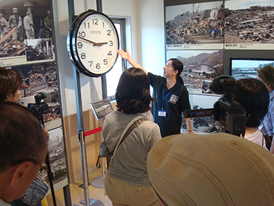 東松島市震災復興伝承館　解説の様子