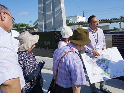 東松島市 地域交流広場解説の様子